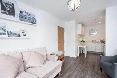 Darbyshire House, Greenhithe, DA9 - Photo 2