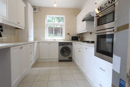 Room in a Shared House, Macarthur Terrace, SE7 - Photo 3