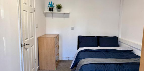 Berkeley Avenue, Hounslow - Photo 2