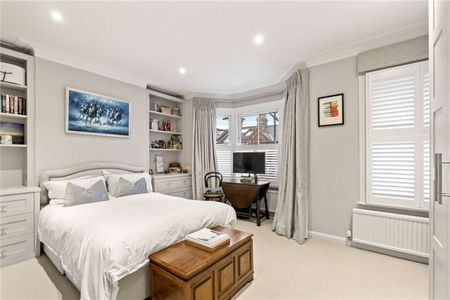 NO SHARERS. A beautifully presented three bedroom home on a desirable residential road in the Nightingale Triangle. - Photo 4