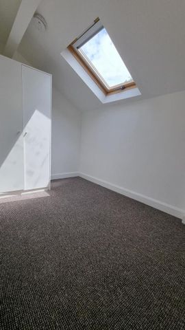 3 bedroom flat to rent - Photo 4