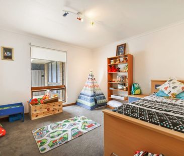 Spacious Family Living in a Convenient Reynella Location - Photo 6