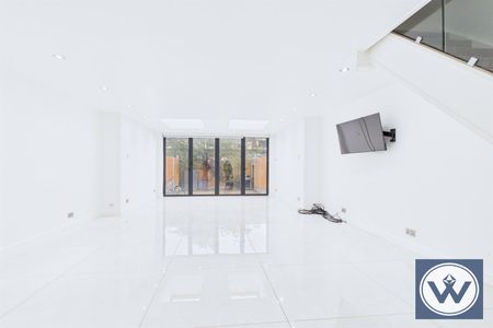 House to Rent: Woolacombe Way, UB3 - Photo 2