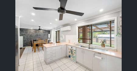 Spacious 5BR Family Oasis Where Modern Comfort Meets Contemporary Living - Perfectly positioned in a quiet cul-de-sac - Photo 3