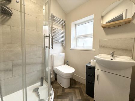 1 bedroom in a house share to rent - Photo 5