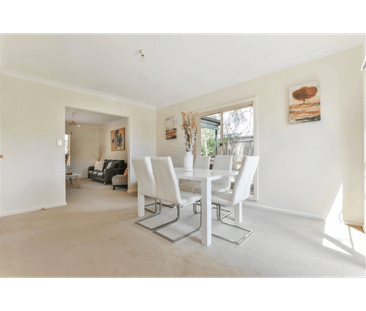 Stylish 3-Bedroom Unit in Prime Frewville Location - Photo 2