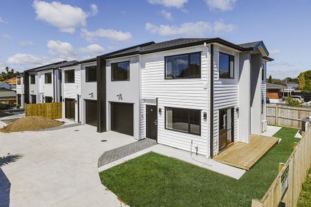 4 bedroom + 2.5 Bathroom + 1 Garage - Photo 3