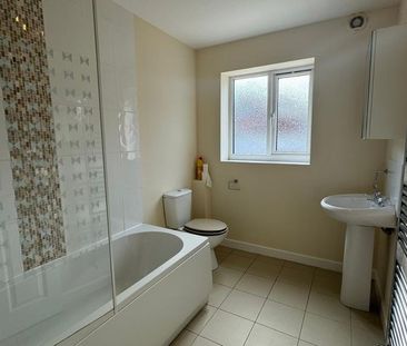 2 bedroom end of terrace house to rent - Photo 5