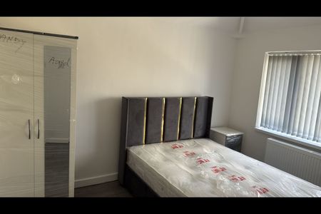 Room in a Shared House, Monsal Road, B42 - Photo 4