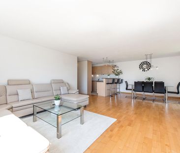 Moderne 4.5-Zimmer-Wohnung an bevorzugter Lage in Seenähe - Photo 2