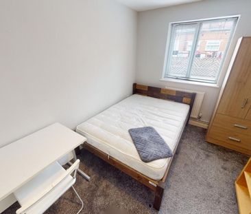2 bedroom ground floor flat to rent - Photo 2