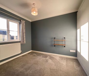 3 bedroom Semi-Detached House to let - Photo 6