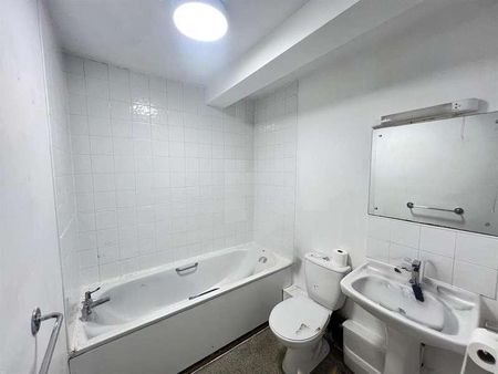 Flat, Washbourne Court, Acton Close, London, N9 - Photo 5