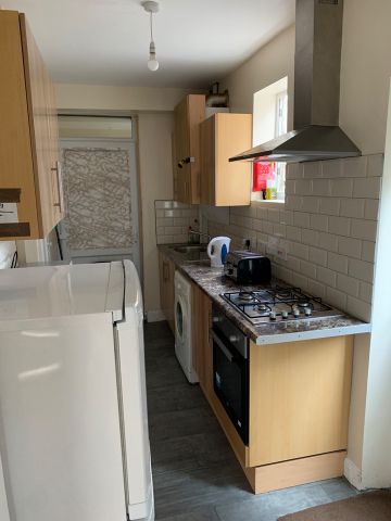 Room in a Shared House, Downham Way, BR1 - Photo 3