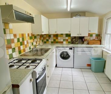 Georgian Townhouse, triplex, four double bedrooms, two bathrooms & ... - Photo 6