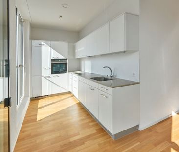 Modern living with plenty of light and comfort in an ideal location - Photo 4