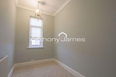 4 bedroom semi-detached house to rent - Photo 5