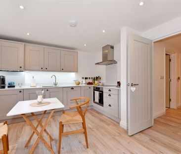 A ground floor two bedroom apartment in a newly converted gated dev... - Photo 5