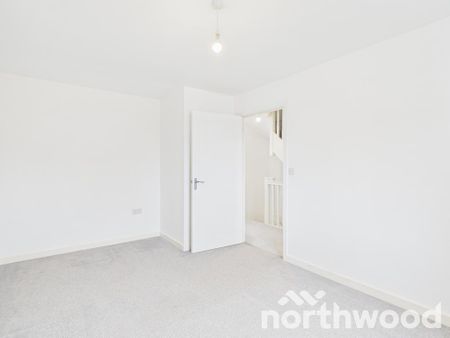 4 bedroom semi-detached house to rent - Photo 3