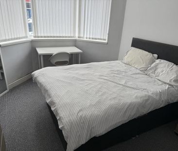 6 bedroom terraced house to rent - Photo 1