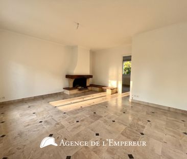 Tout savoir sur cette maison dans le quartier Buzenval, à Rueil-Mal... - Photo 1