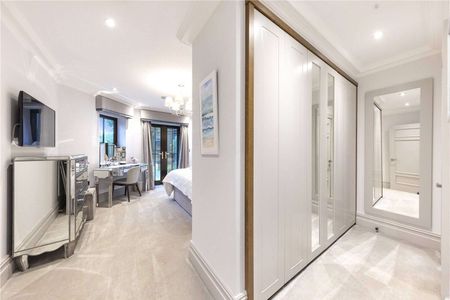 An exceptional ground floor apartment with a private garden, located behind secure gates in a serene and high quality development, close to the centre of Guildford. - Photo 5