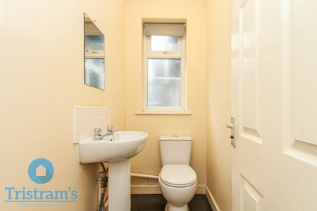 3 bed Flat for Rent - Photo 4