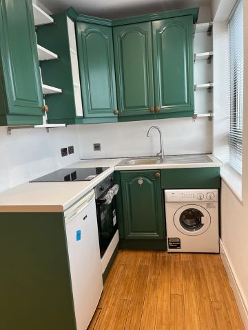 Studio Flat, Wilton Road, SW1V - Photo 3