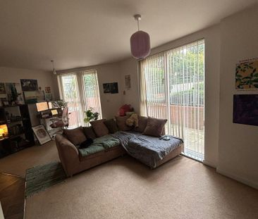 1 bed Flat in 61 Mason Way Birmingham, Birmingham, B15 2GE - Photo 3
