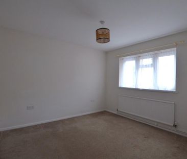 2 bedroom detached bungalow to rent - Photo 3