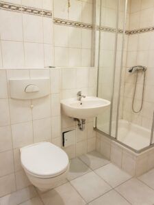 Bismarckstr. 4, Wohnung 6 ~~~ Balkon, Badezimmer mit Wanne und Dusche, Keller - Foto 1