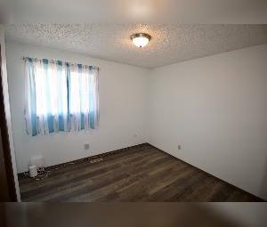 3 Bed 1.5 Bath Suite Single Garage Central Edmonton - Photo 6