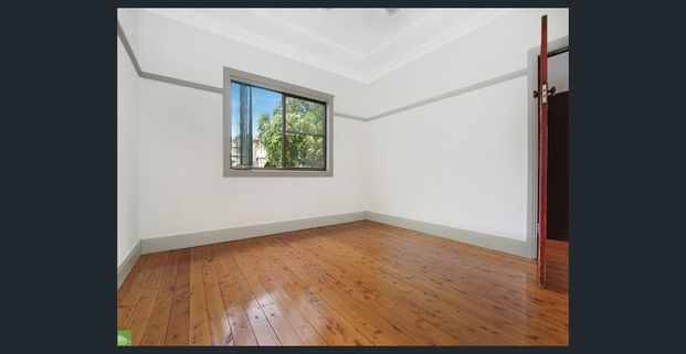 BRIGHT AND AIRY 3-BEDROOM HOME WITH SUNROOM! - Photo 1