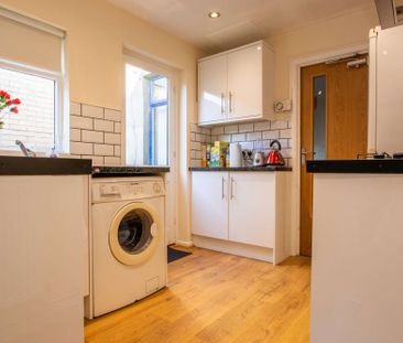 Homely 3 bed on Rhymney Street - Photo 6