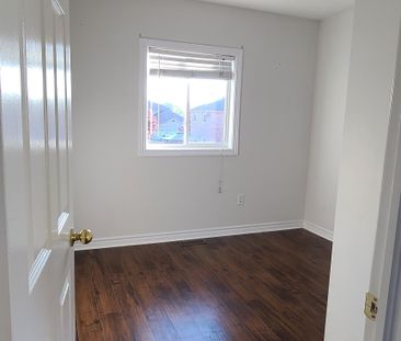 For Lease - 38 Lang Drive, Barrie, Ontario - Photo 3