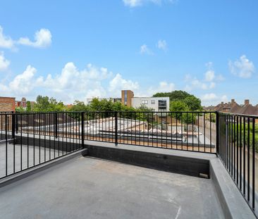 Staines Road, Feltham, TW14 - Photo 1