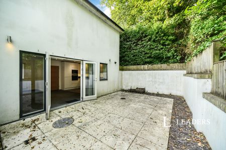 3 bedroom end of terrace to rent Chestnut Close - Photo 2