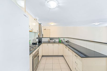 Spacious 2-Bedroom Apartment in a Convenient Auburn Location!! - Photo 4