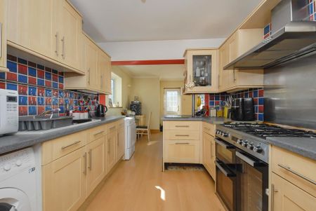 3 bedroom semi-detached house to rent - Photo 5