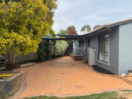 Spacious Family Home! - Photo 5