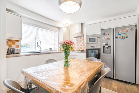 3 bedroom semi-detached house to rent - Photo 2