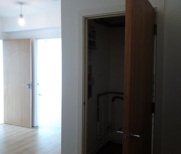 1 Bed Flat, Point Red, LU2 - Photo 6