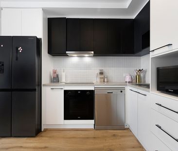 SIERRA One Bedroom + Study Apartment in prime location - Photo 2