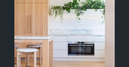 LUXE RESORT STYLE RETREAT ON WILLIAM STREET - Photo 4