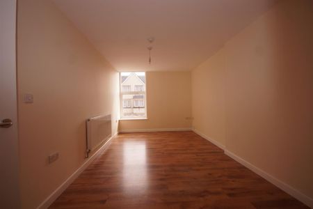 Flat £, 410 Cowbridge Road East, Victoria Park, Cardiff CF5 1JL - Photo 3