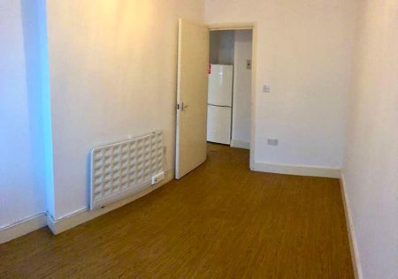 Woodcote Road, Wallington, SM6 - Photo 5