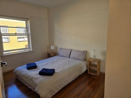 Elwood - Photo 3