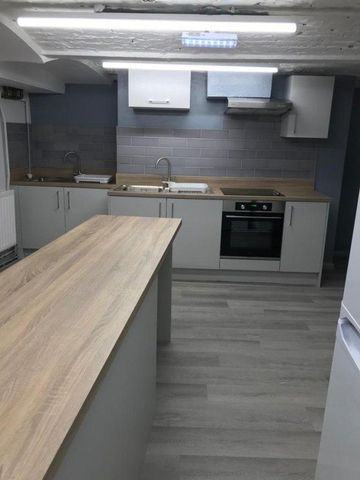 18 bedroom house share to rent - Photo 2