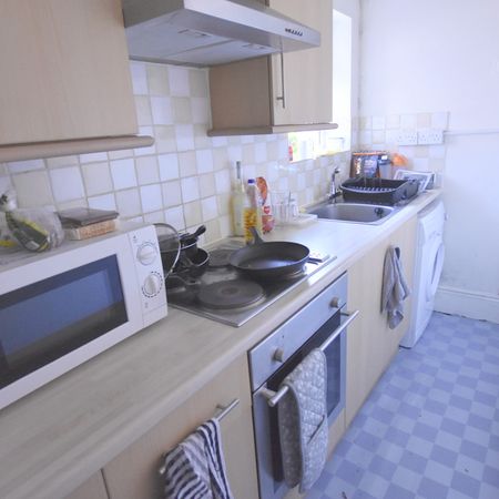 1 Bedroom Flat - Photo 3