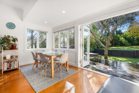 Spacious Family Haven in Three Kings - Convenience, Comfort & Top Schools! - Photo 2